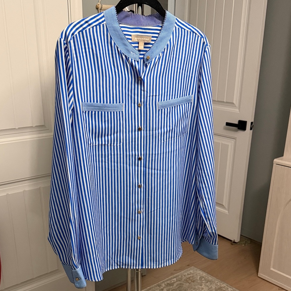 Banana Republic Blue Striped Women's Button Down Shirt